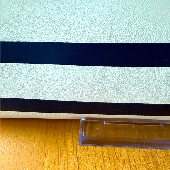 Kate Spade ‘Shore Thing’ Crab Lacey Wallet - Picture 4 of 6